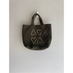 angel des montagnes heart embroidered wool hand bag
